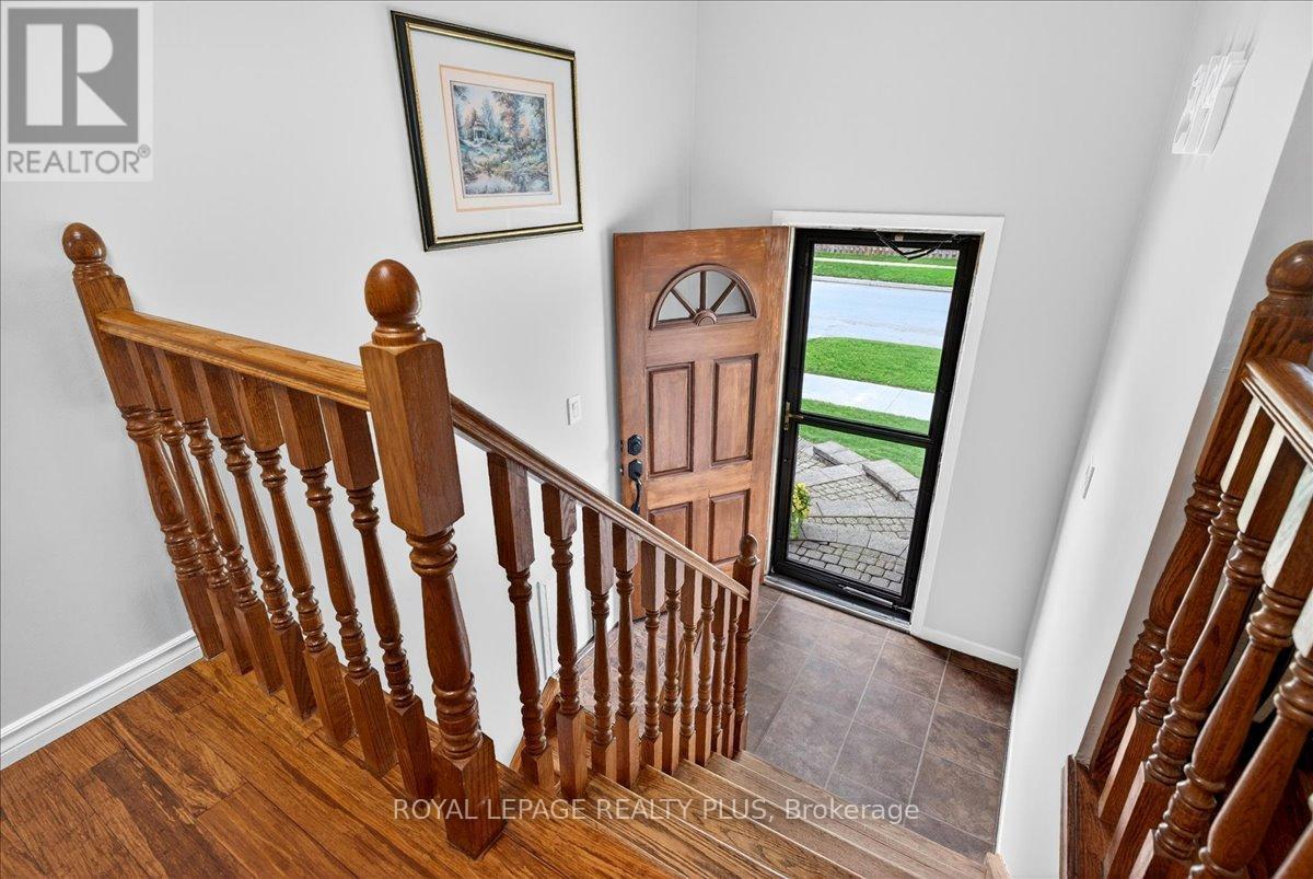 4452 Delaney Drive, Burlington, ON - Indoor Photo Showing Other Room