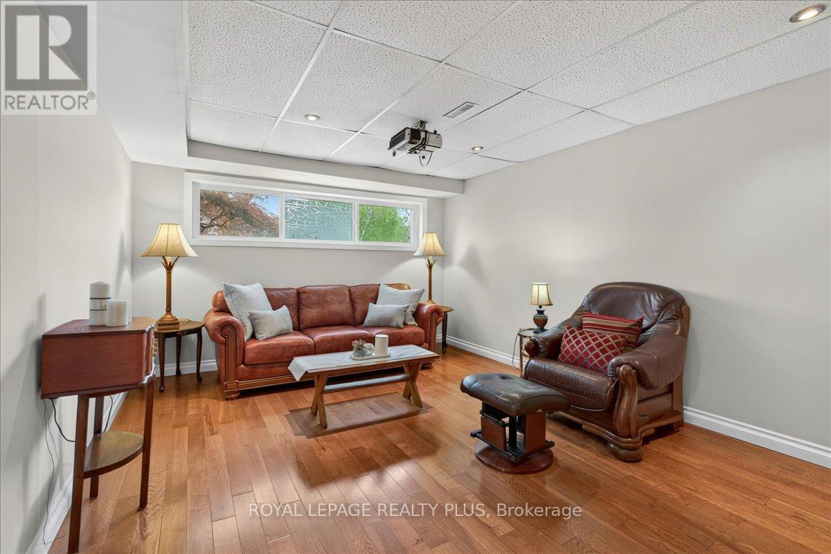 4452 Delaney Drive, Burlington, ON - Indoor Photo Showing Other Room