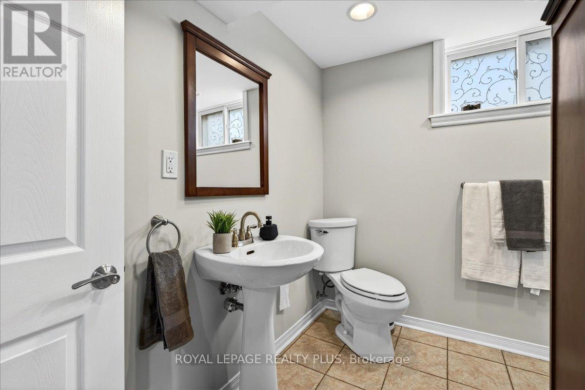4452 Delaney Drive, Burlington, ON - Indoor Photo Showing Bathroom