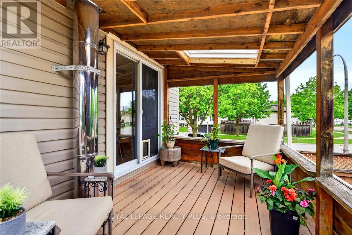 4452 Delaney Drive, Burlington, ON - Outdoor With Deck Patio Veranda With Exterior