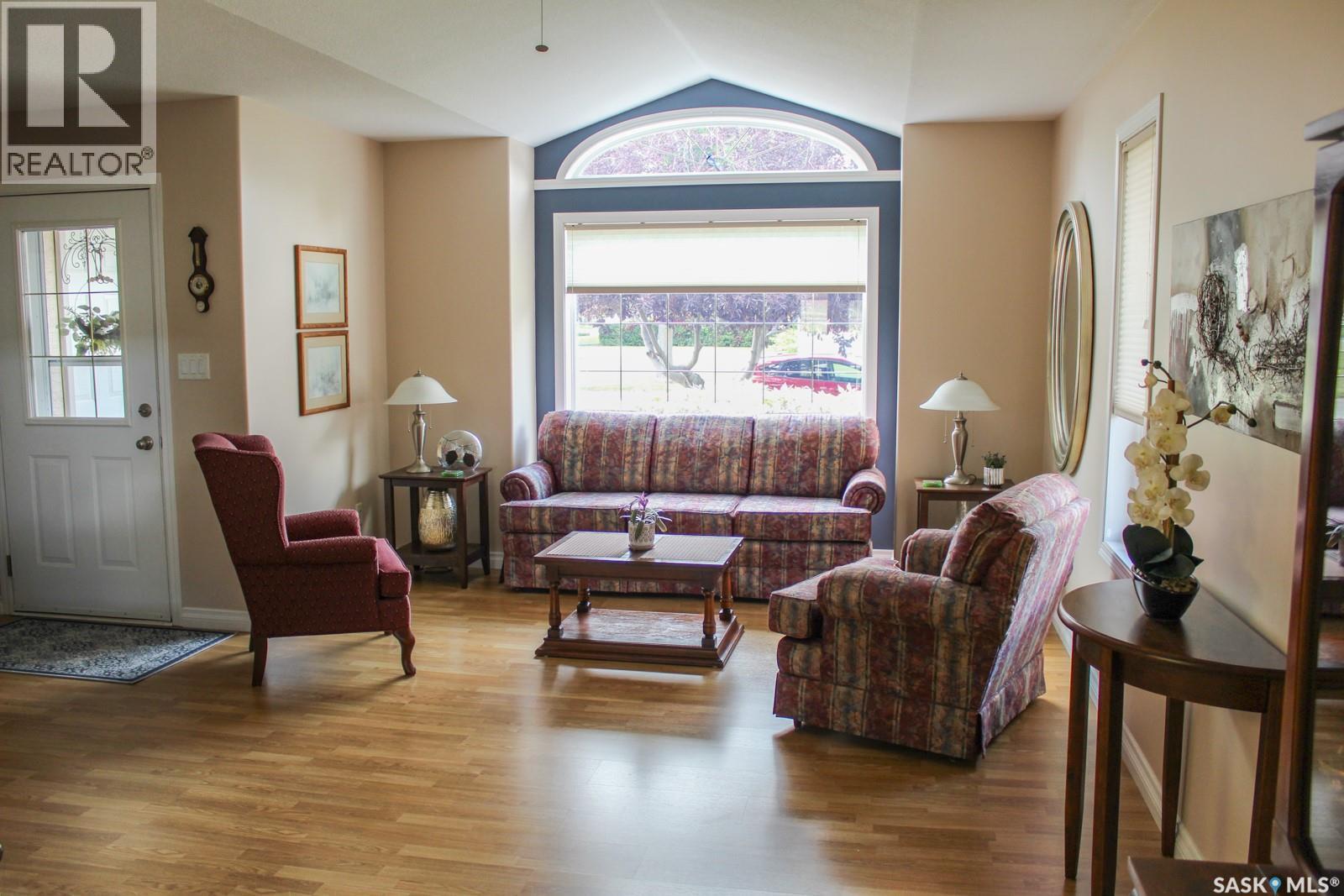 804 Alberta Street, Melfort, SK - Indoor Photo Showing Living Room