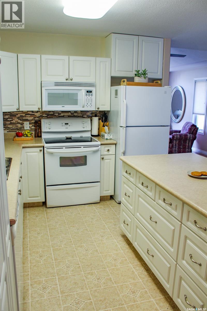 804 Alberta Street, Melfort, SK - Indoor Photo Showing Kitchen