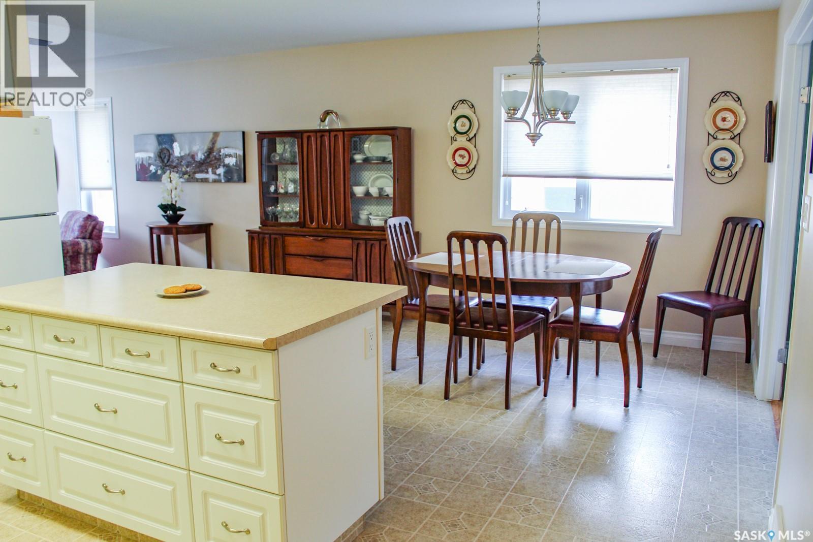 804 Alberta Street, Melfort, SK - Indoor Photo Showing Dining Room