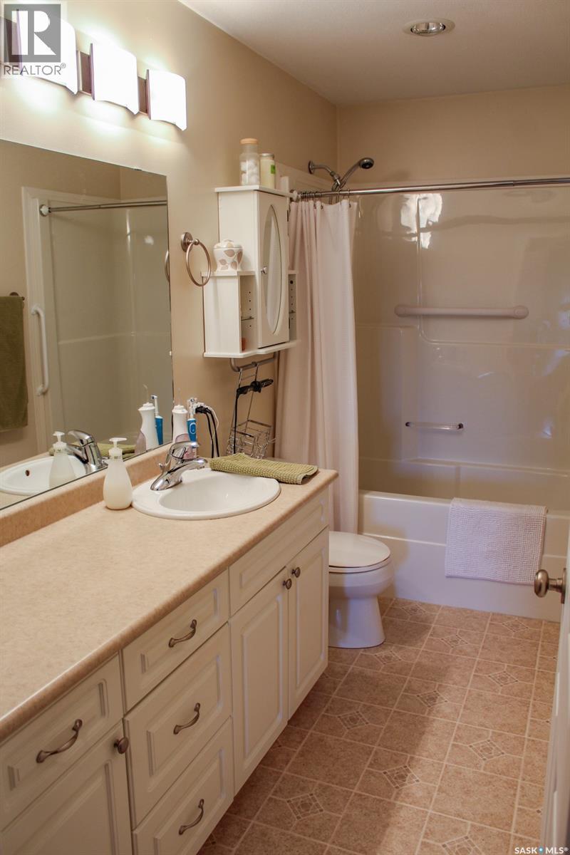 804 Alberta Street, Melfort, SK - Indoor Photo Showing Bathroom