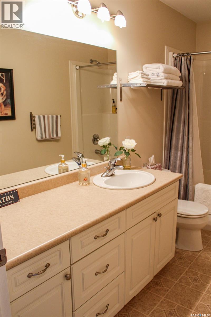 804 Alberta Street, Melfort, SK - Indoor Photo Showing Bathroom