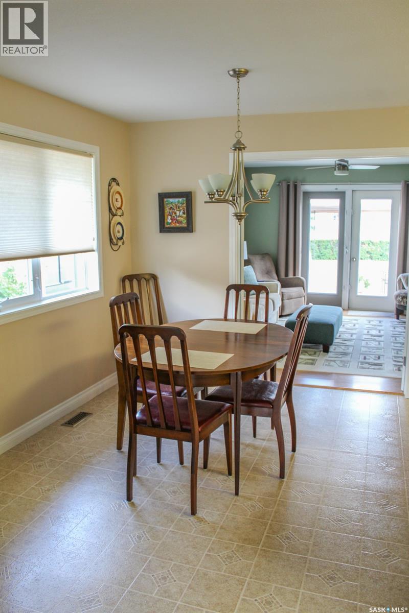 804 Alberta Street, Melfort, SK - Indoor Photo Showing Dining Room