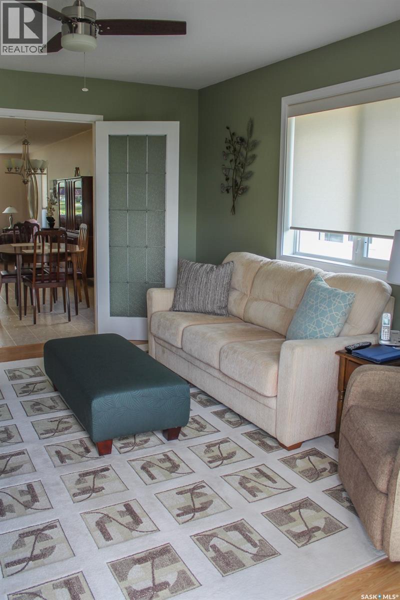 804 Alberta Street, Melfort, SK - Indoor Photo Showing Living Room