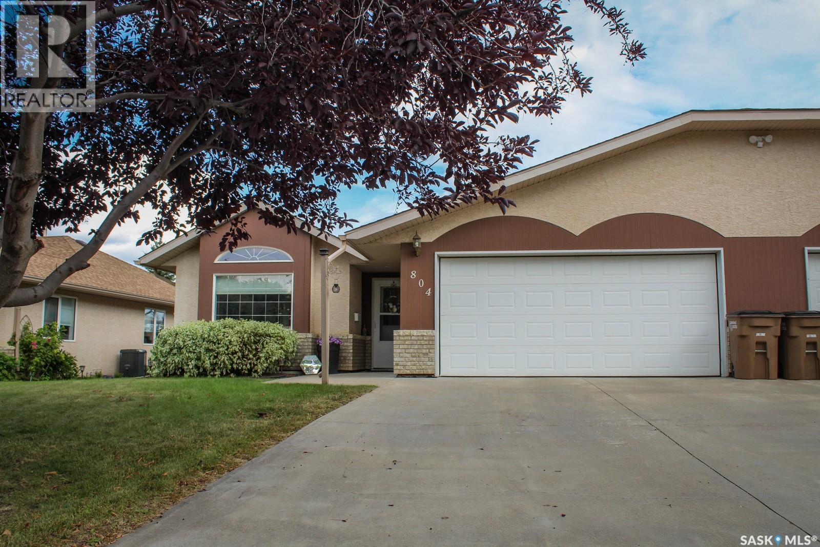 804 Alberta Street, Melfort, SK - Outdoor With Facade
