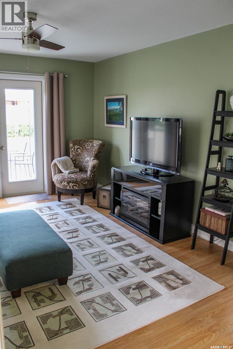 804 Alberta Street, Melfort, SK - Indoor Photo Showing Living Room