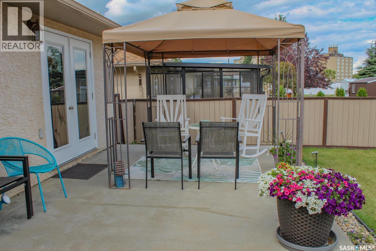 804 Alberta Street, Melfort, SK - Outdoor