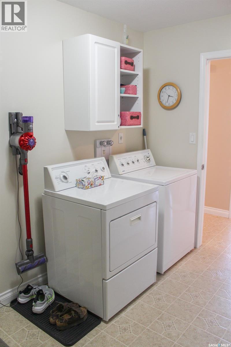 804 Alberta Street, Melfort, SK - Indoor Photo Showing Laundry Room