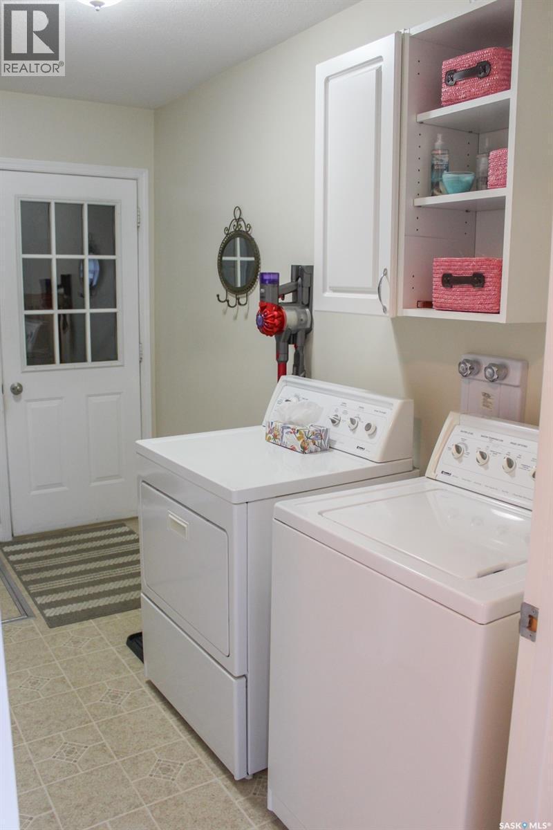804 Alberta Street, Melfort, SK - Indoor Photo Showing Laundry Room