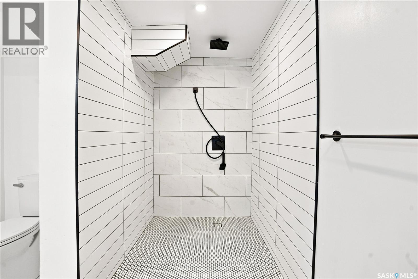 3445 11Th Street W, Saskatoon, SK - Indoor Photo Showing Bathroom