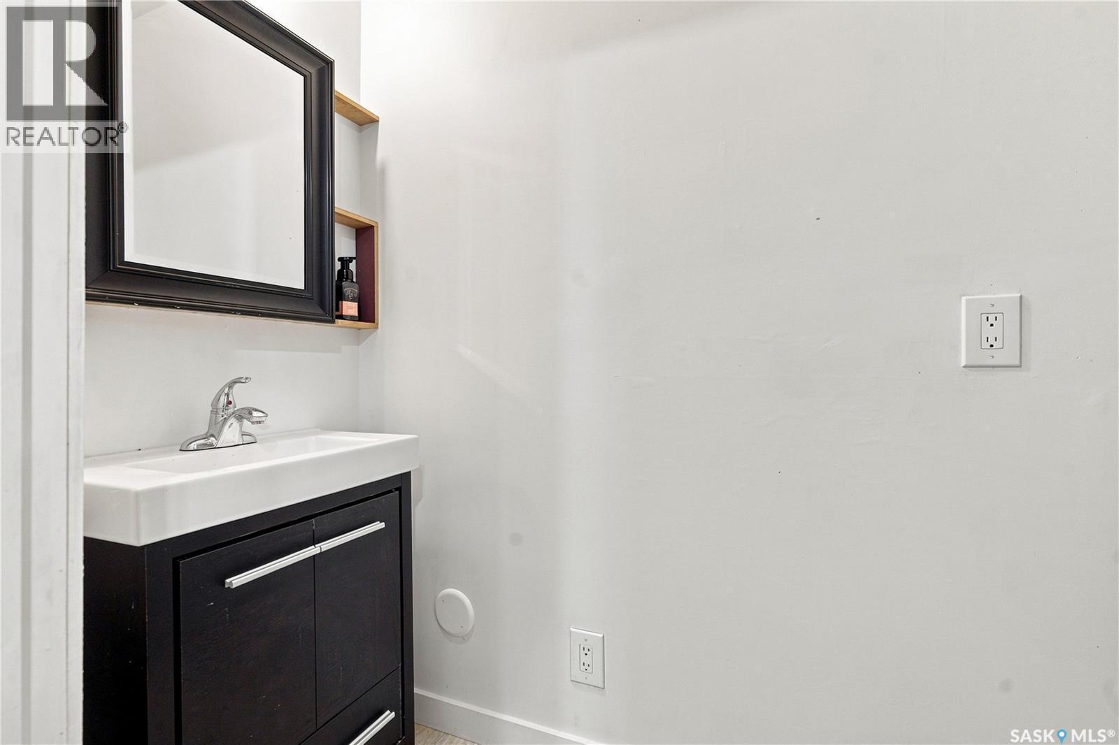 3445 11Th Street W, Saskatoon, SK - Indoor Photo Showing Bathroom