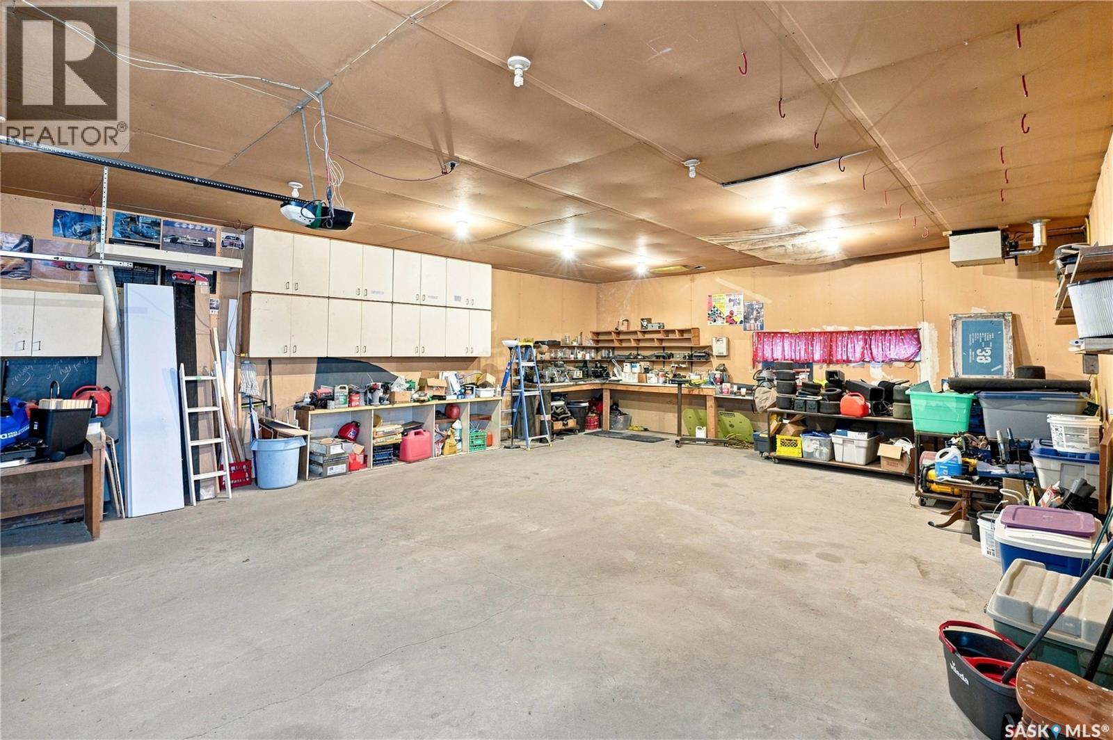 3445 11Th Street W, Saskatoon, SK - Indoor Photo Showing Garage