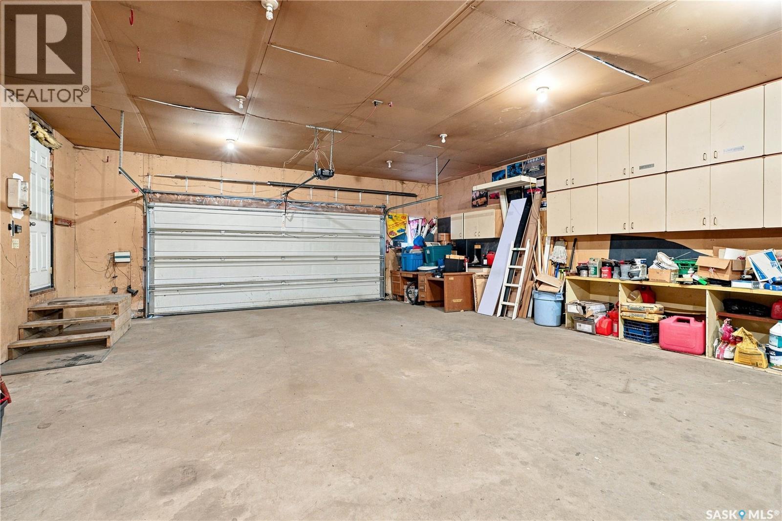 3445 11Th Street W, Saskatoon, SK - Indoor Photo Showing Garage