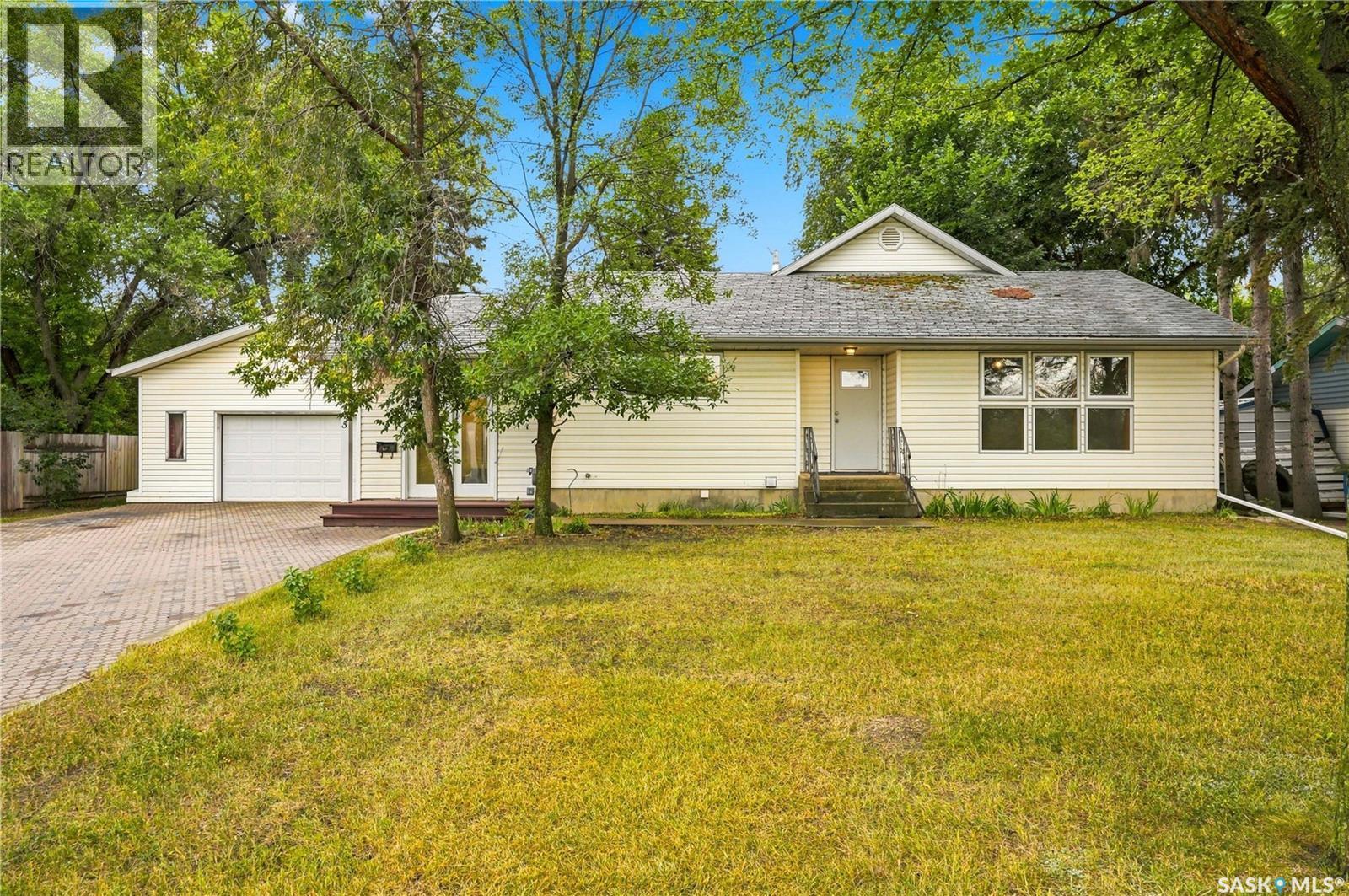 3445 11Th Street W, Saskatoon, SK - Outdoor