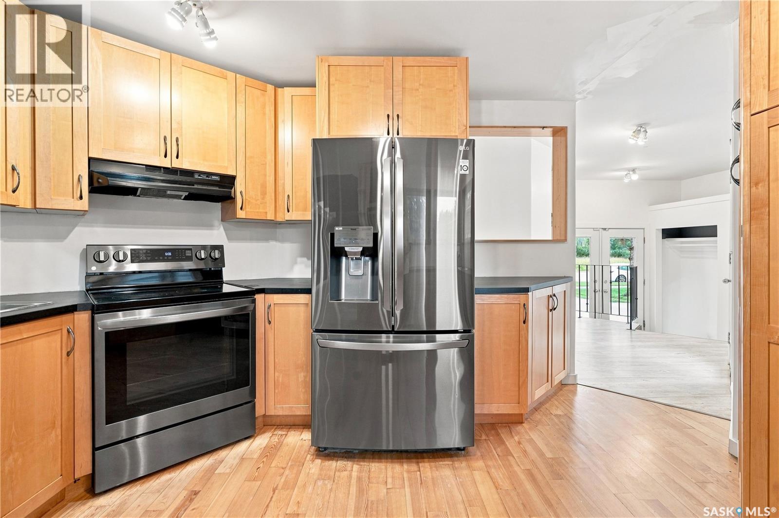 3445 11Th Street W, Saskatoon, SK - Indoor Photo Showing Kitchen With Stainless Steel Kitchen