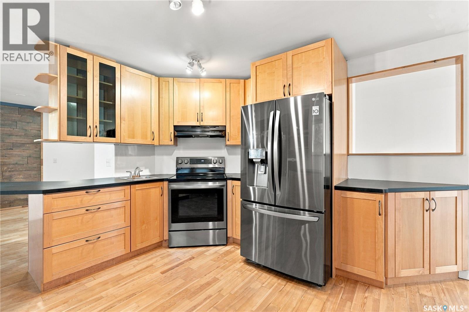 3445 11Th Street W, Saskatoon, SK - Indoor Photo Showing Kitchen With Stainless Steel Kitchen