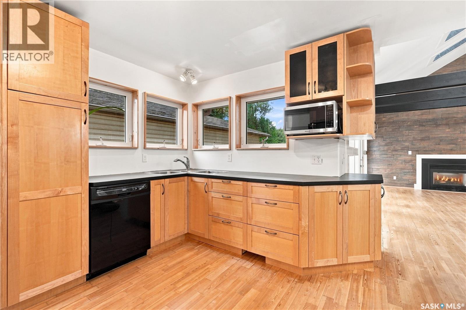 3445 11Th Street W, Saskatoon, SK - Indoor Photo Showing Kitchen With Double Sink