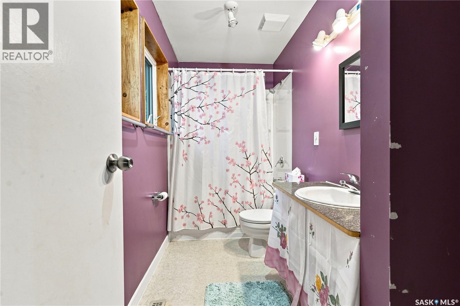 3445 11Th Street W, Saskatoon, SK - Indoor Photo Showing Bathroom