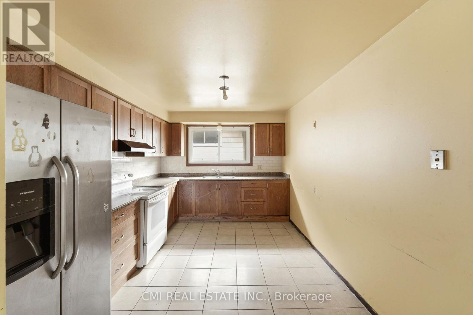 185 Lavina Crescent, Hamilton, ON - Indoor Photo Showing Kitchen