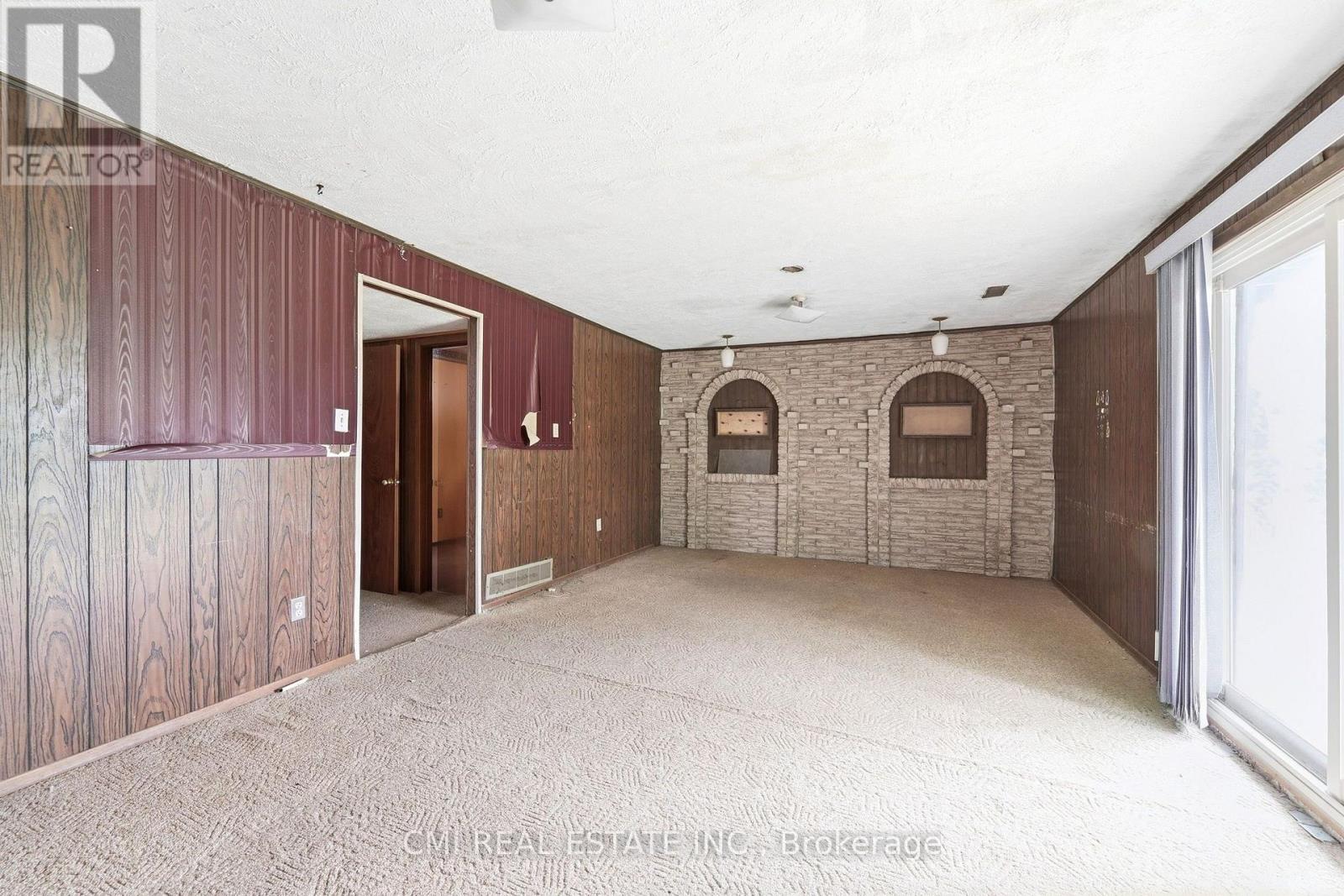 185 Lavina Crescent, Hamilton, ON - Indoor Photo Showing Other Room