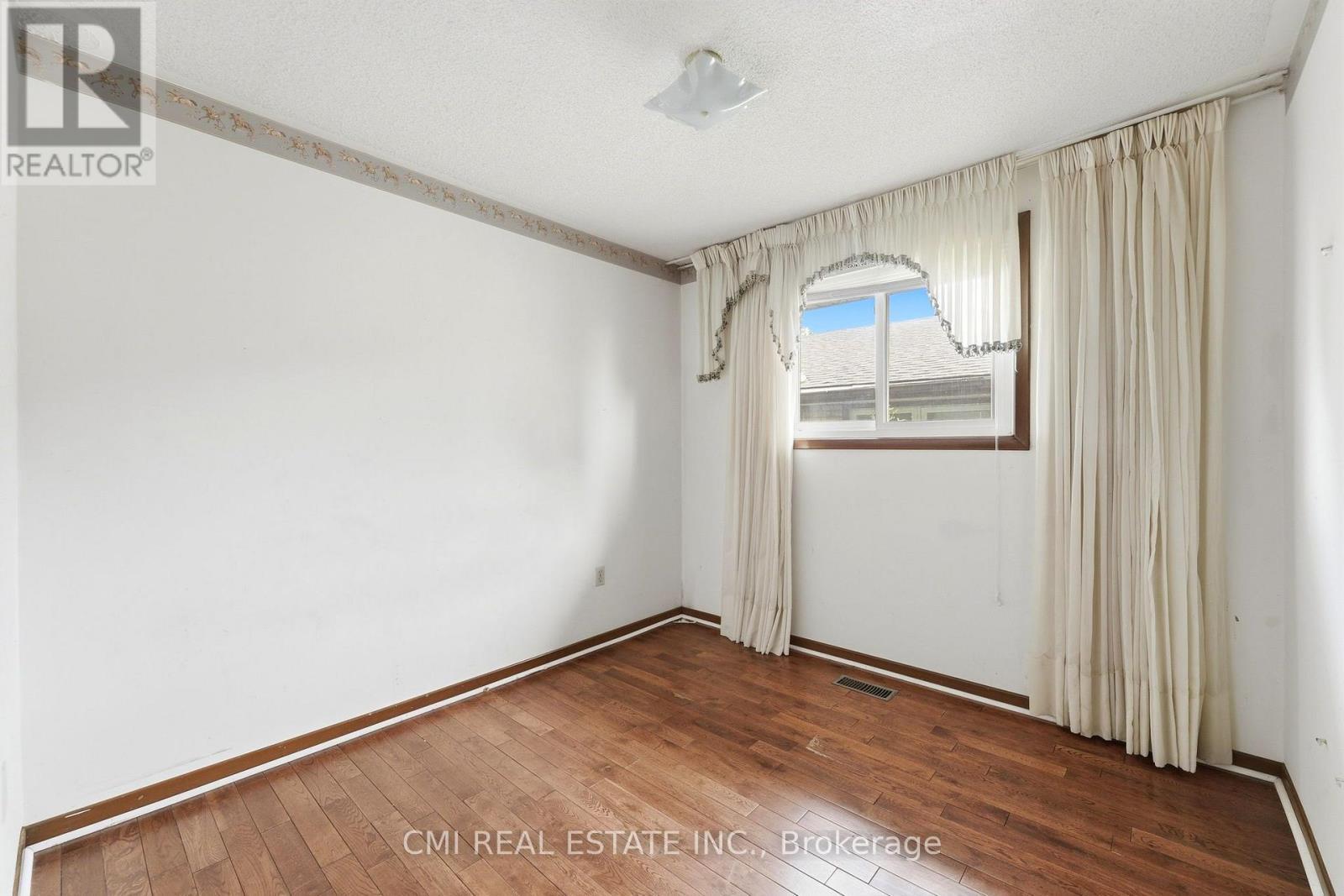185 Lavina Crescent, Hamilton, ON - Indoor Photo Showing Other Room