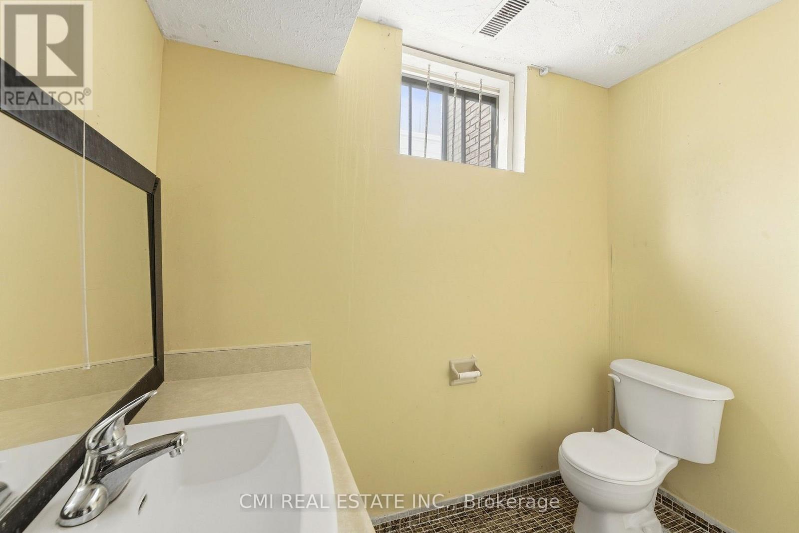 185 Lavina Crescent, Hamilton, ON - Indoor Photo Showing Bathroom
