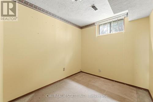 185 Lavina Crescent, Hamilton, ON - Indoor Photo Showing Other Room