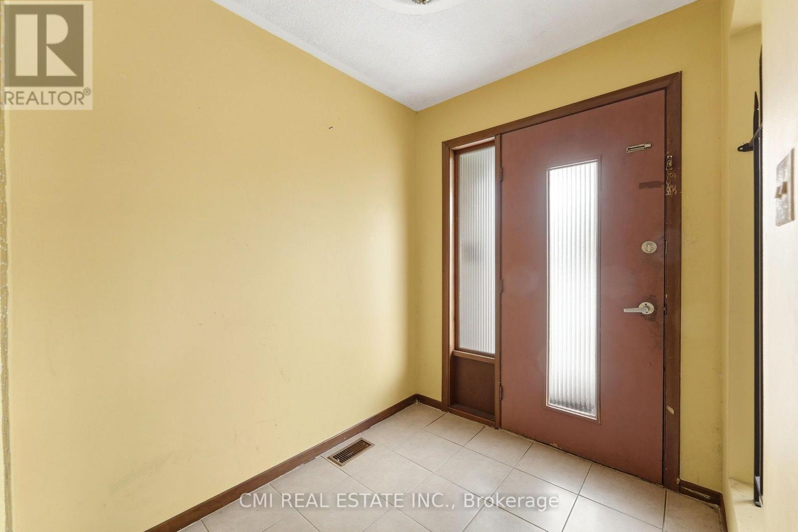 185 Lavina Crescent, Hamilton, ON - Indoor Photo Showing Other Room