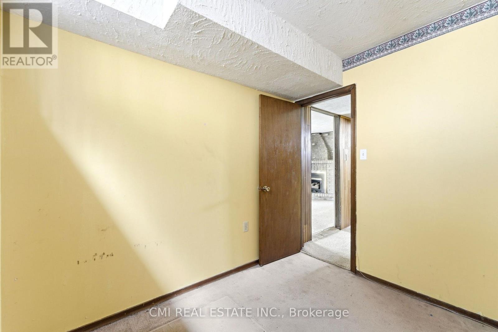 185 Lavina Crescent, Hamilton, ON - Indoor Photo Showing Other Room