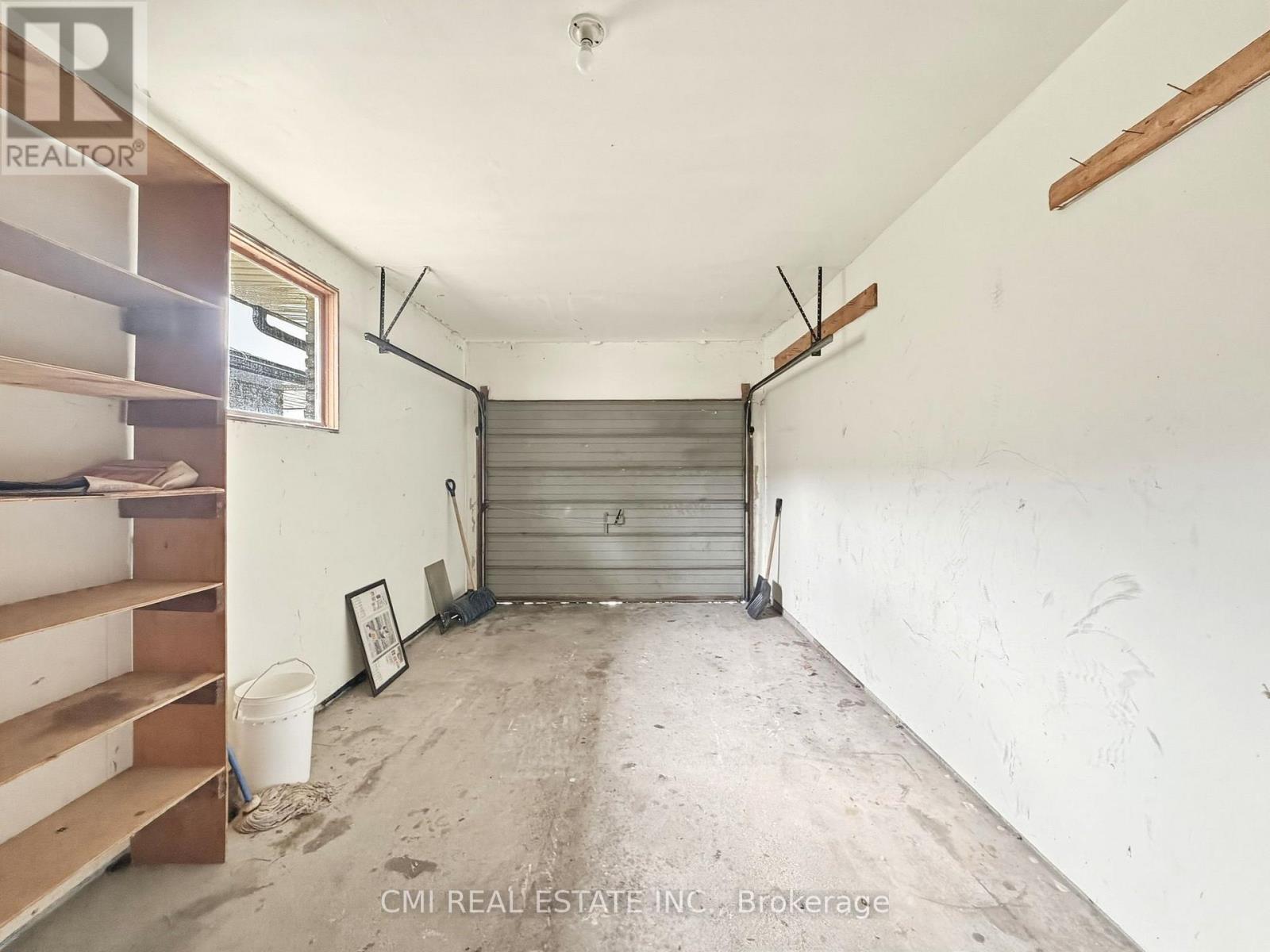 185 Lavina Crescent, Hamilton, ON - Indoor Photo Showing Garage