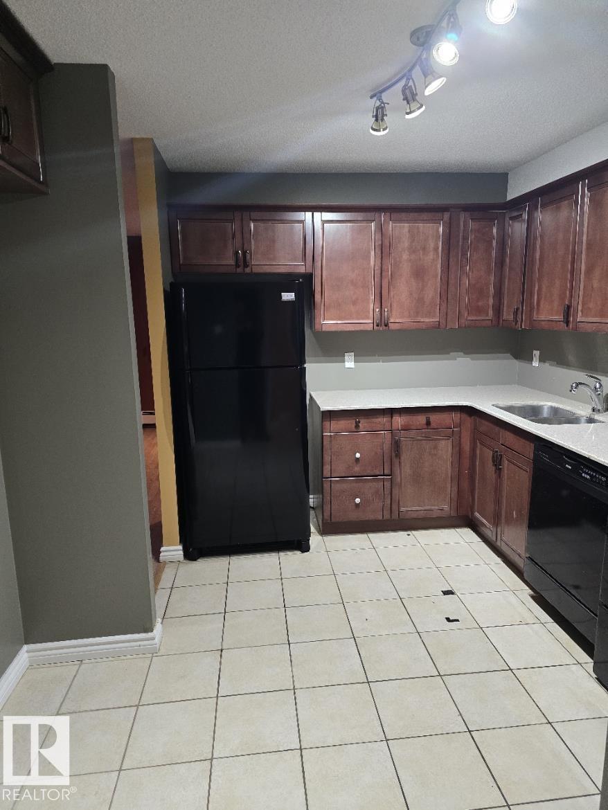 #601 9929 113 St Nw, Edmonton, AB - Indoor Photo Showing Kitchen