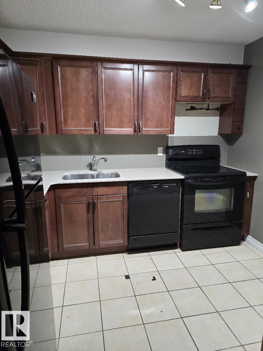 #601 9929 113 St Nw, Edmonton, AB - Indoor Photo Showing Kitchen With Double Sink