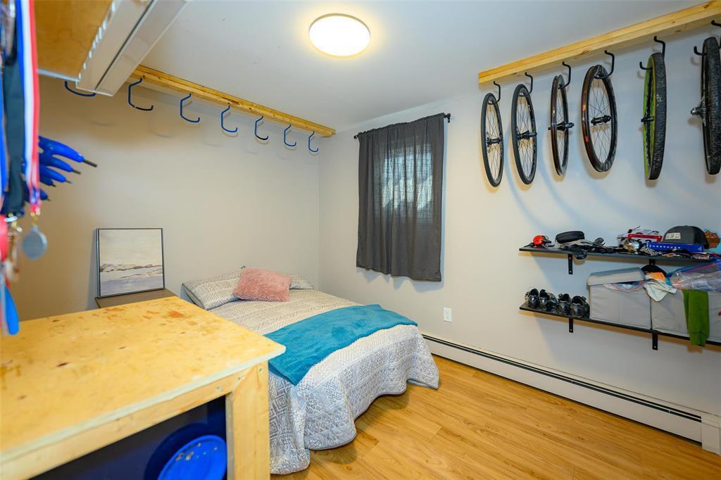 405 Queen Street, Winnipeg, MB - Indoor Photo Showing Bedroom