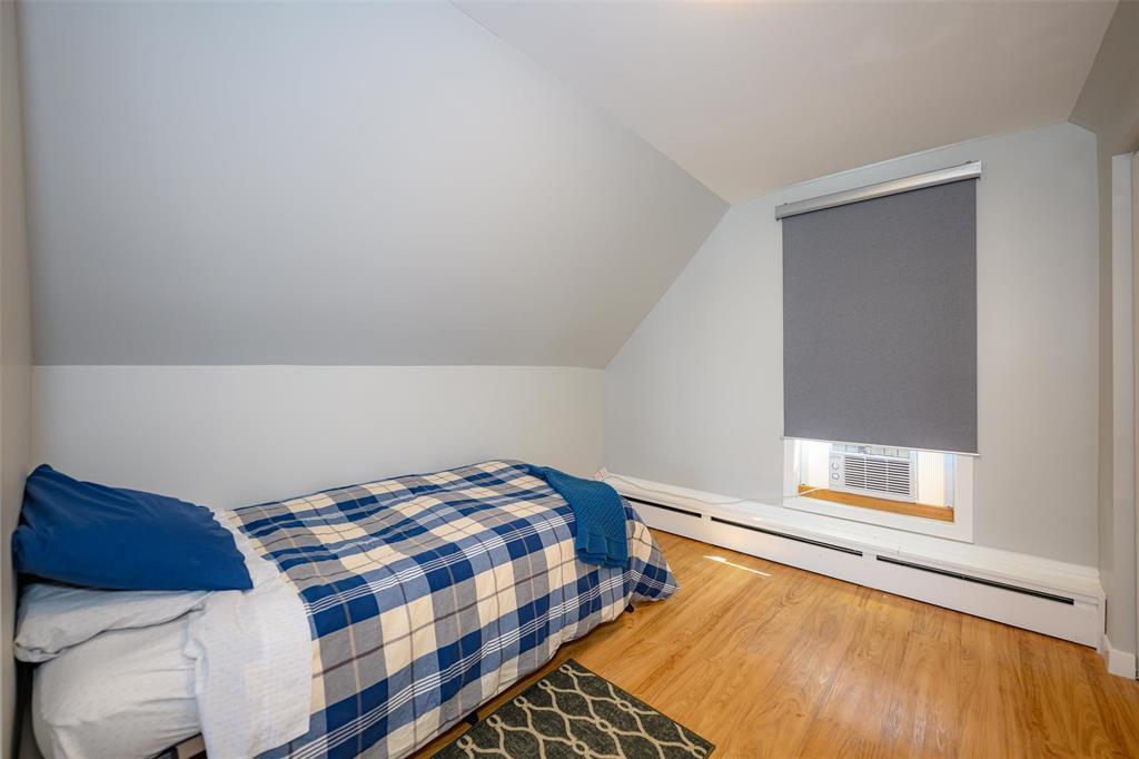 405 Queen Street, Winnipeg, MB - Indoor Photo Showing Bedroom