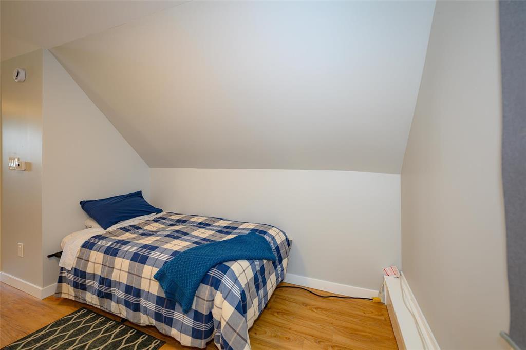 405 Queen Street, Winnipeg, MB - Indoor Photo Showing Bedroom