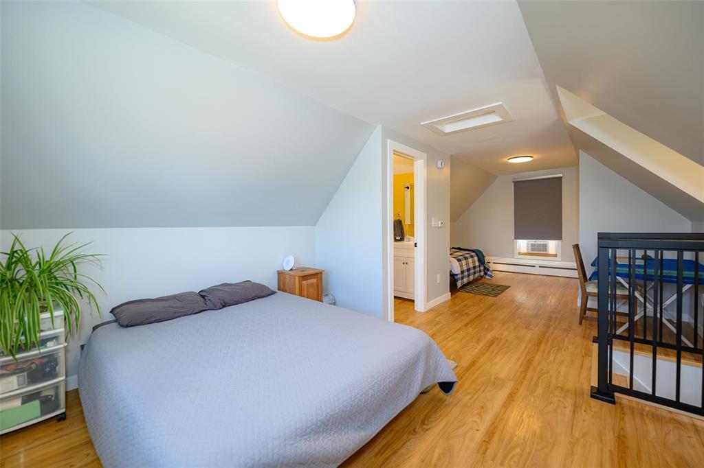 405 Queen Street, Winnipeg, MB - Indoor Photo Showing Bedroom