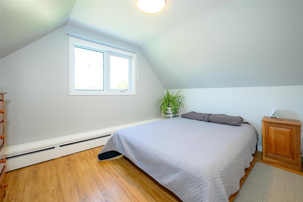 405 Queen Street, Winnipeg, MB - Indoor Photo Showing Bedroom