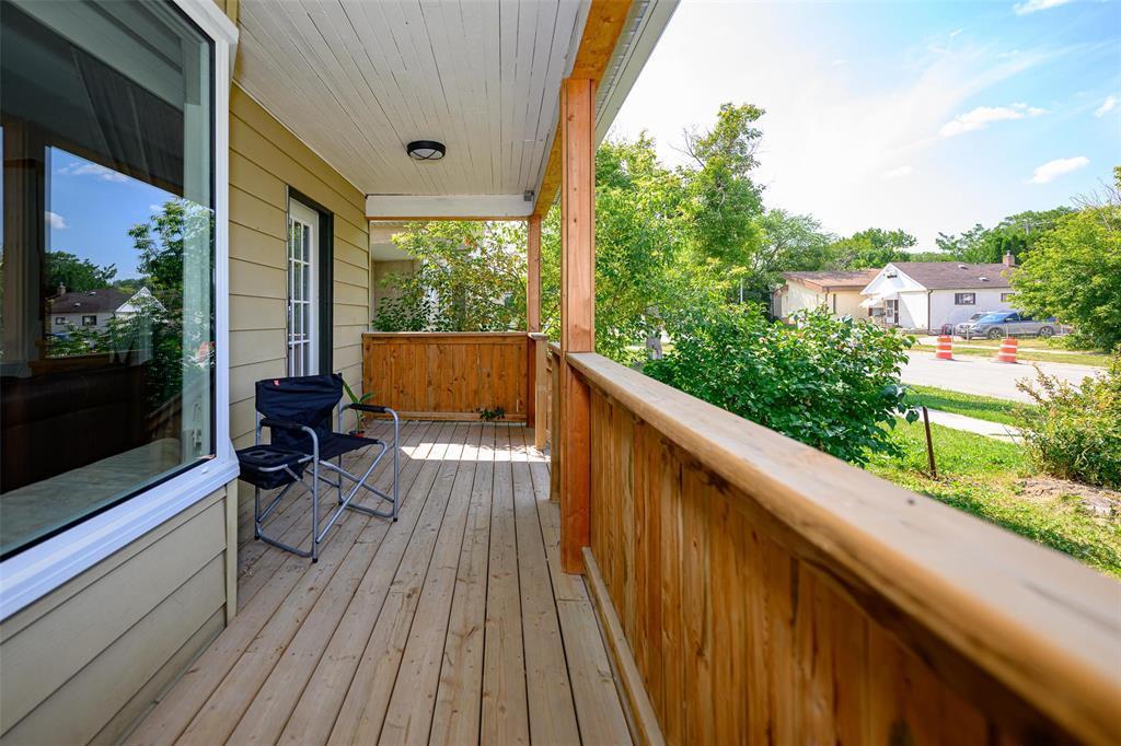 405 Queen Street, Winnipeg, MB - Outdoor With Deck Patio Veranda With Exterior