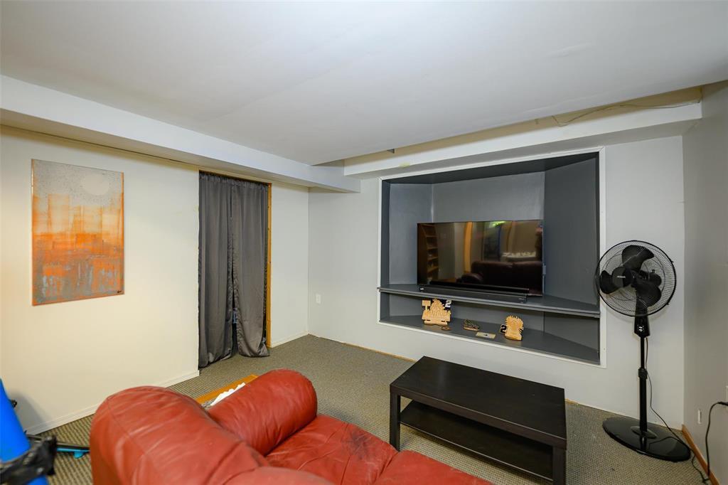 405 Queen Street, Winnipeg, MB - Indoor Photo Showing Other Room