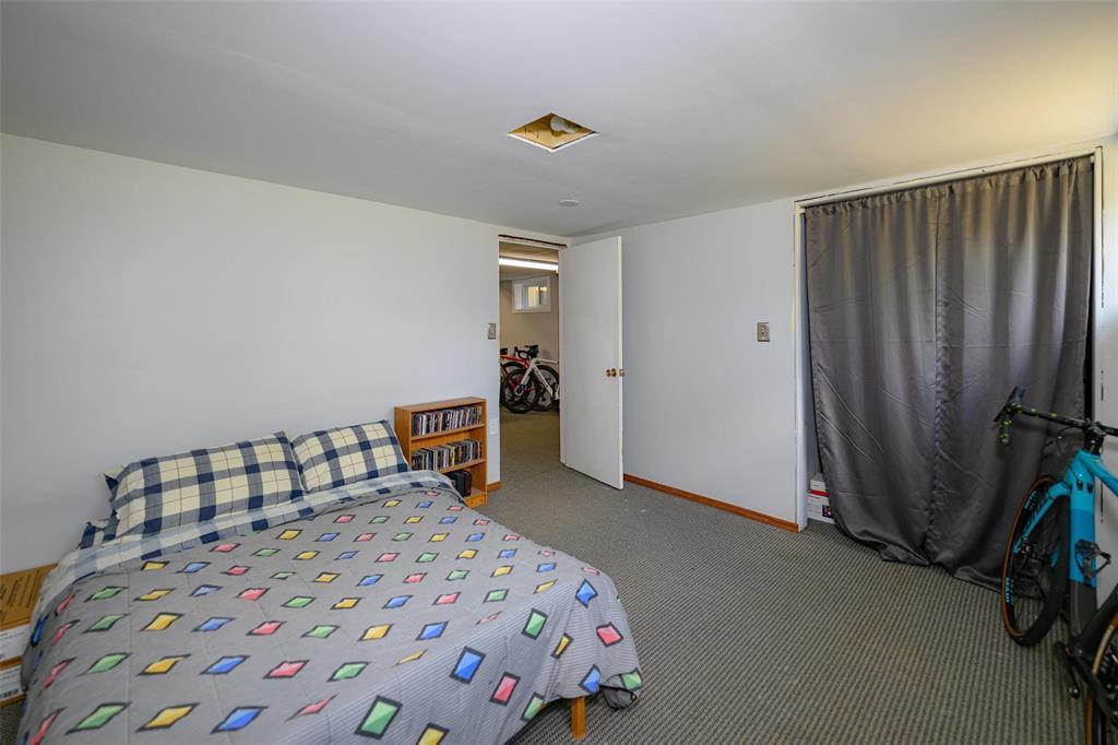 405 Queen Street, Winnipeg, MB - Indoor Photo Showing Bedroom