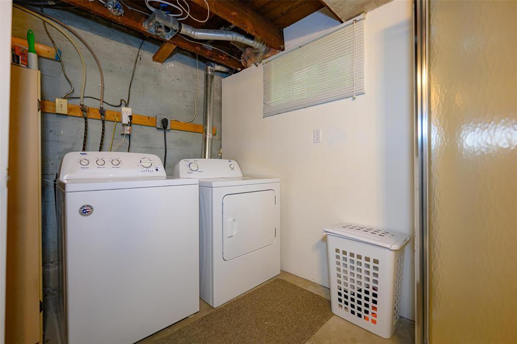 405 Queen Street, Winnipeg, MB - Indoor Photo Showing Laundry Room