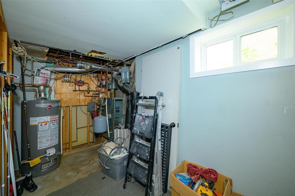 405 Queen Street, Winnipeg, MB - Indoor Photo Showing Basement