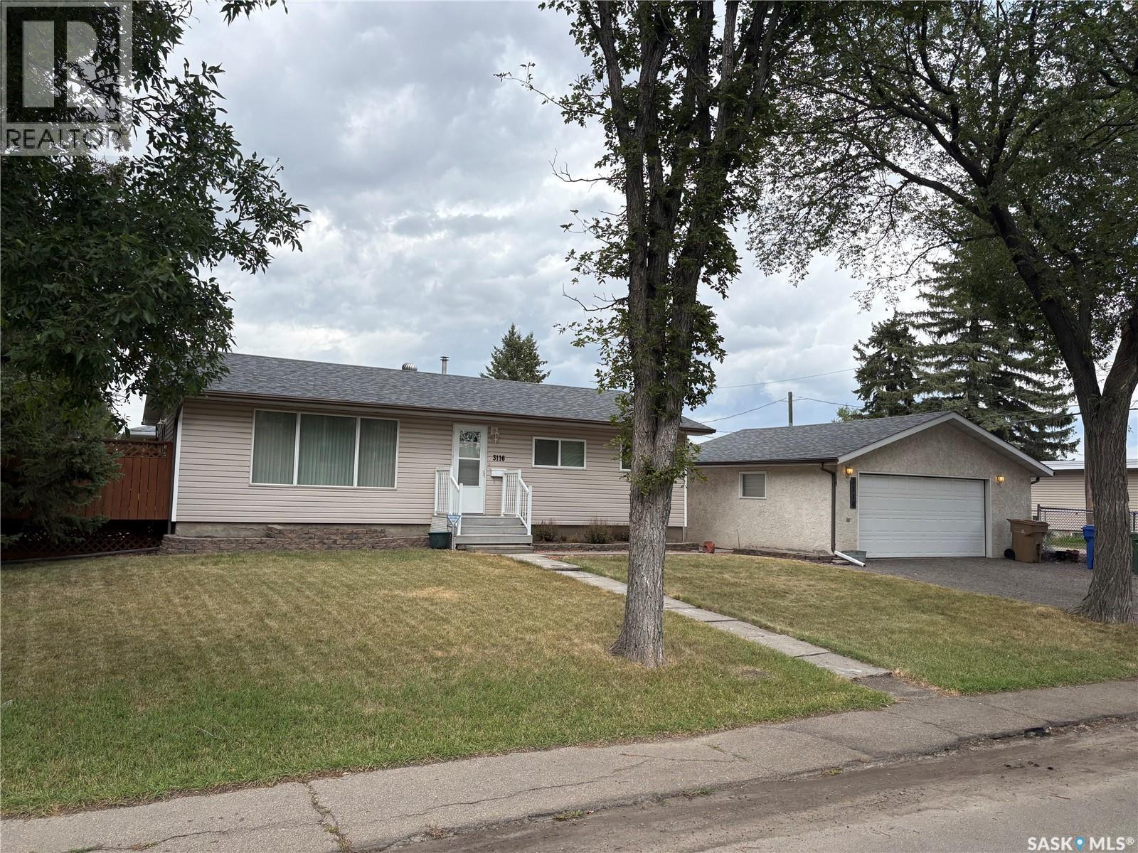 3116 3Rd Avenue N, Regina, SK - Outdoor