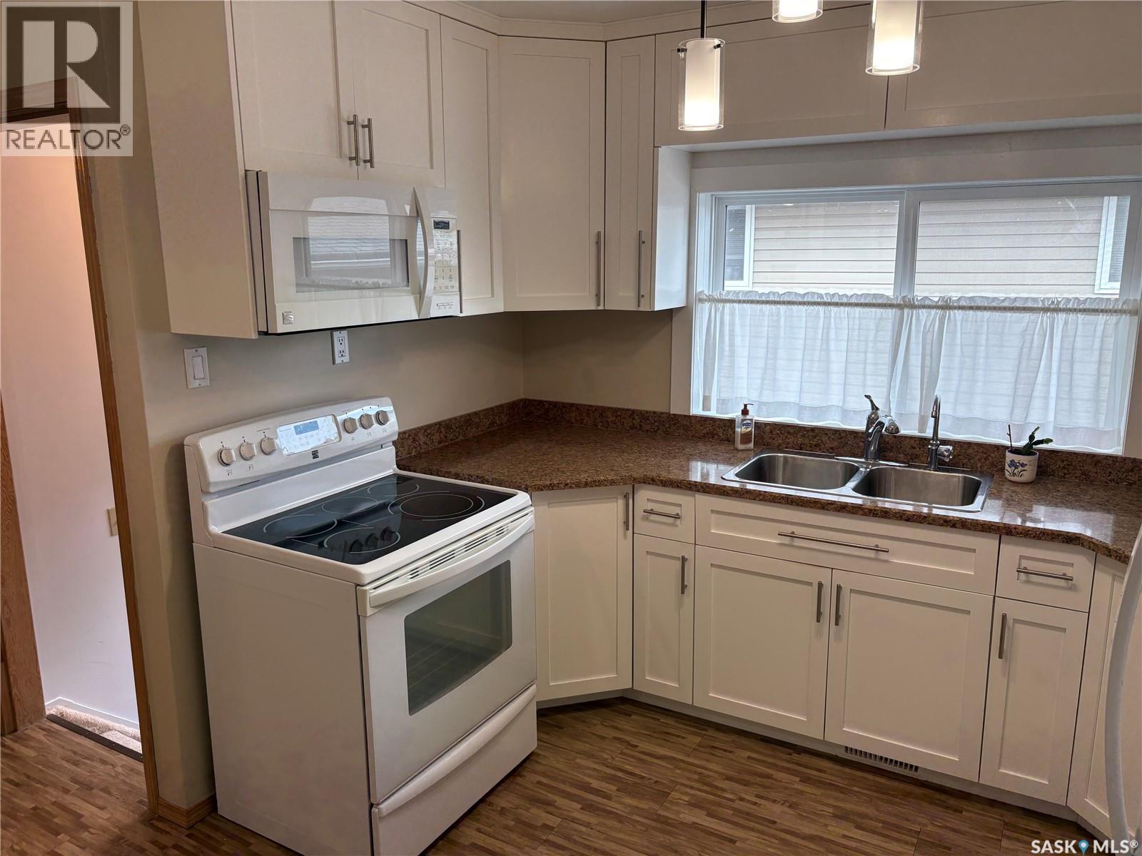 3116 3Rd Avenue N, Regina, SK - Indoor Photo Showing Kitchen With Double Sink