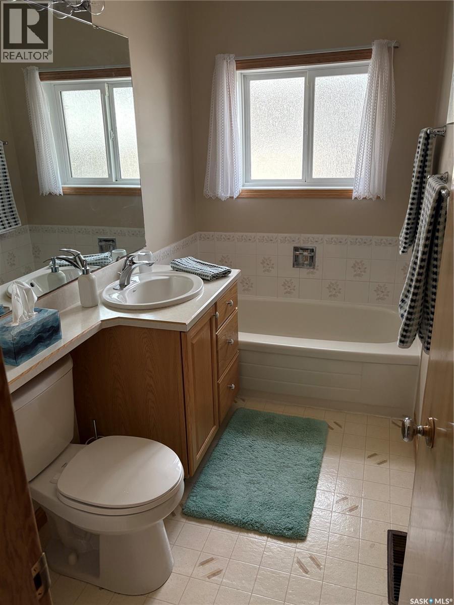 3116 3Rd Avenue N, Regina, SK - Indoor Photo Showing Bathroom