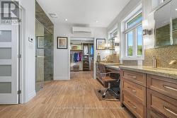 5pc Ensuite Bathroom - 