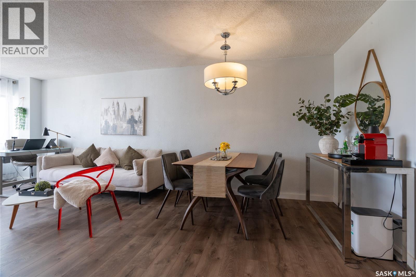 2402 311 6Th Avenue, Saskatoon, SK - Indoor